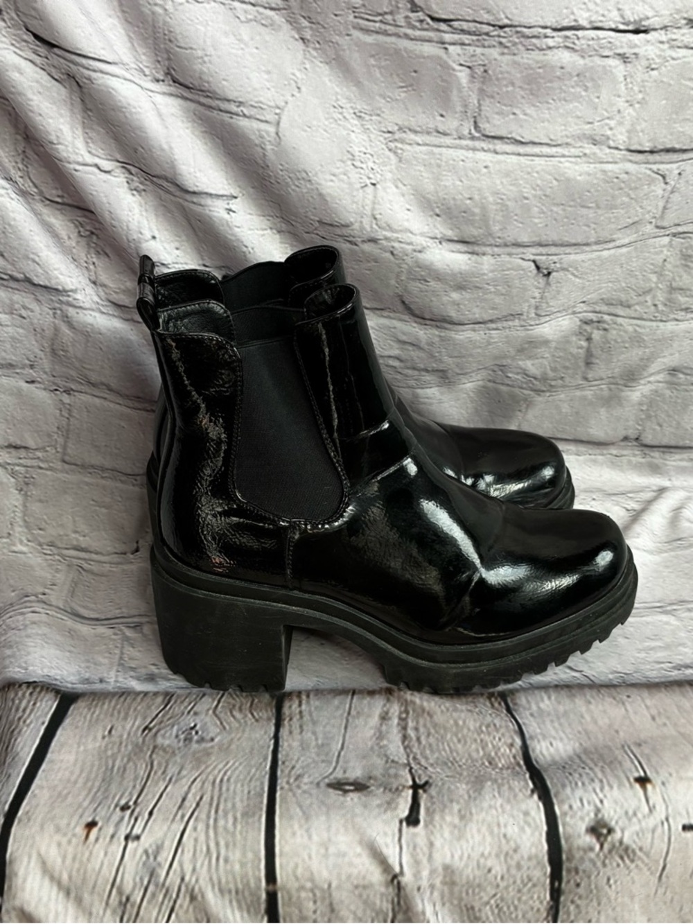 Diba Women’s Black Patent Chelsea Lug Sole Chunky Block Heel Pull On Boots 9.5 - Picture 1 of 14